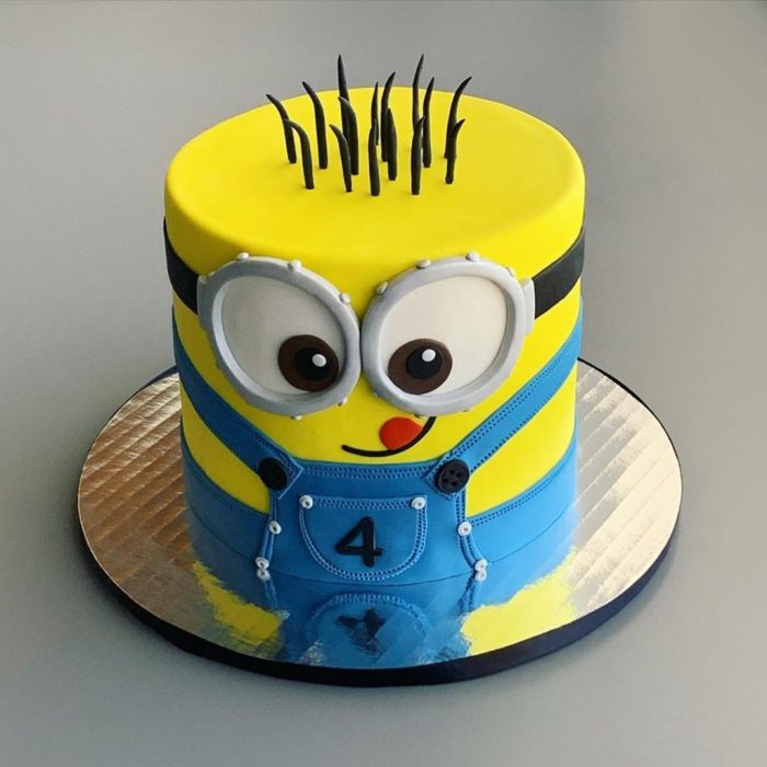 Minion cake decorating kit